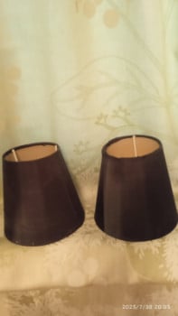 2 st svarta lampskärmar