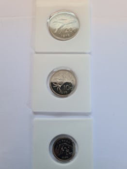 1976 5 TUVALU UNCIRCULATED coins in mint condition