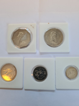 1976 5 TUVALU UNCIRCULATED coins in mint condition