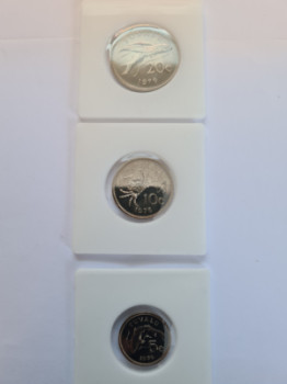 1976 5 TUVALU UNCIRCULATED coins in mint condition