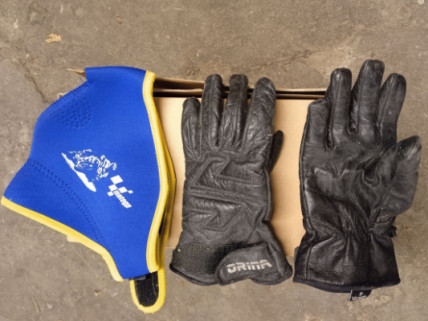 MC-handskar och visirskydd